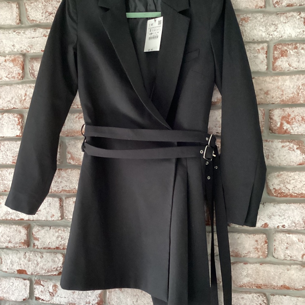 Woman’s black dress shirt/jacket - Picture 3 of 6